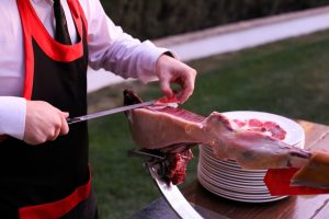 Incluir un cortador de jamón para eventos