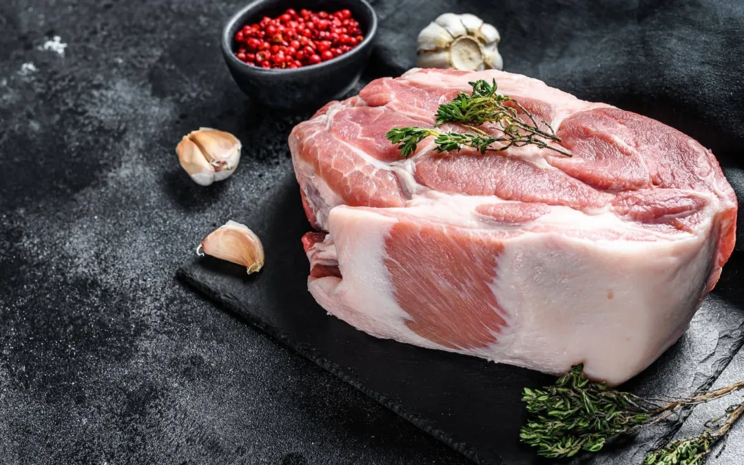 Talls de carn de porc rica en ferro i magnesi